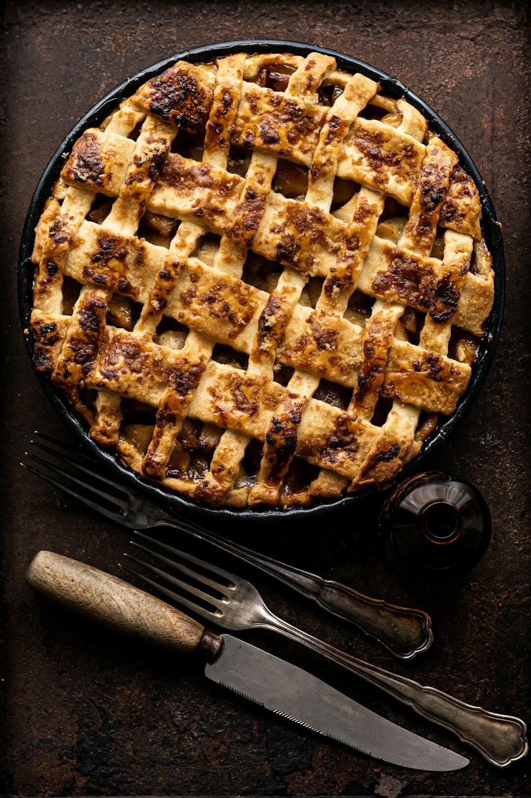 apple pie baking